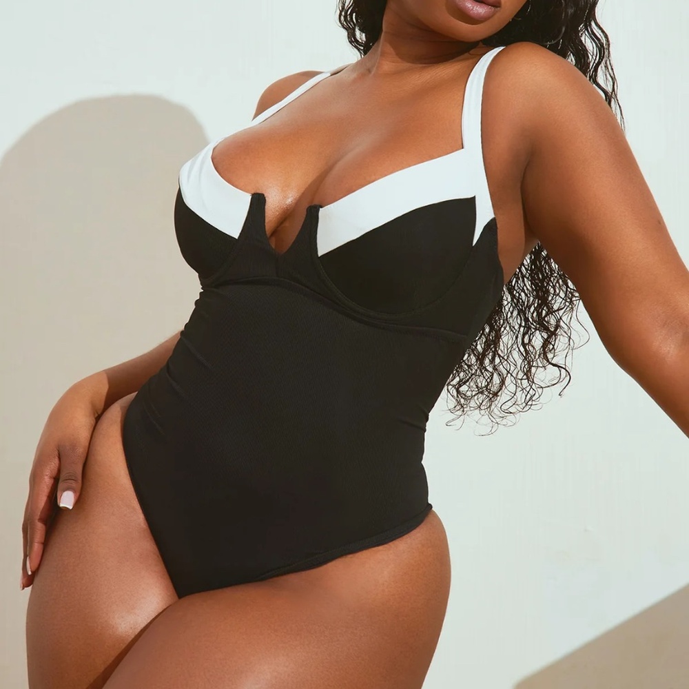 Fashion Nova Pools In Paris Underwire 1 Piece Swimsuit - Black/White